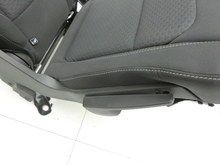 Ford Kuga II 16-19 Sitz Links Hinten Ford Kuga II 16-19 29.09.2017 gebraucht Vorschau 2