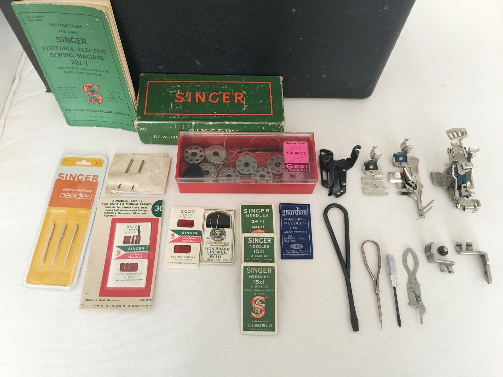 Singer Featherweight 221-1 Portable Sewing Machine w/ Case EXTRAS Attachments AL