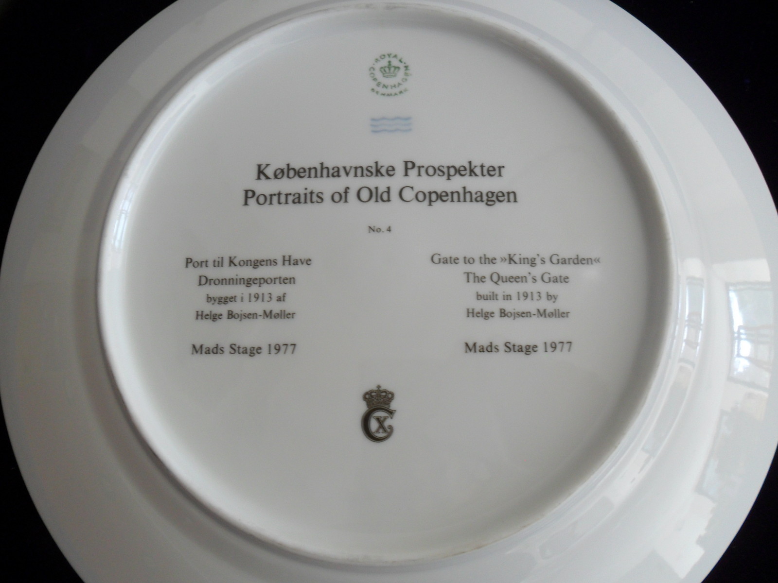 ROYAL COPENHAGEN Collector Plate " PORTRAITS OF OLD COPENHAGEN"[a1