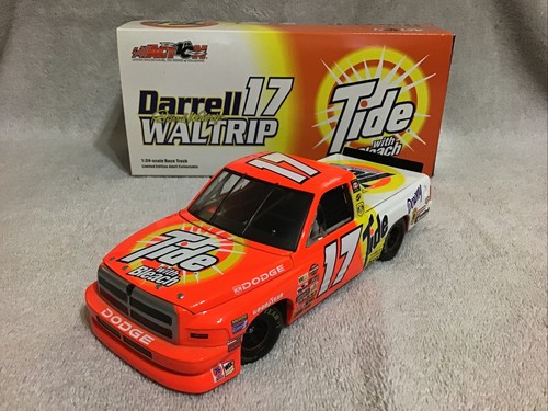 2002 Action DARRELL WALTRIP #17 Tide Craftsman Dodge 1/24 Truck