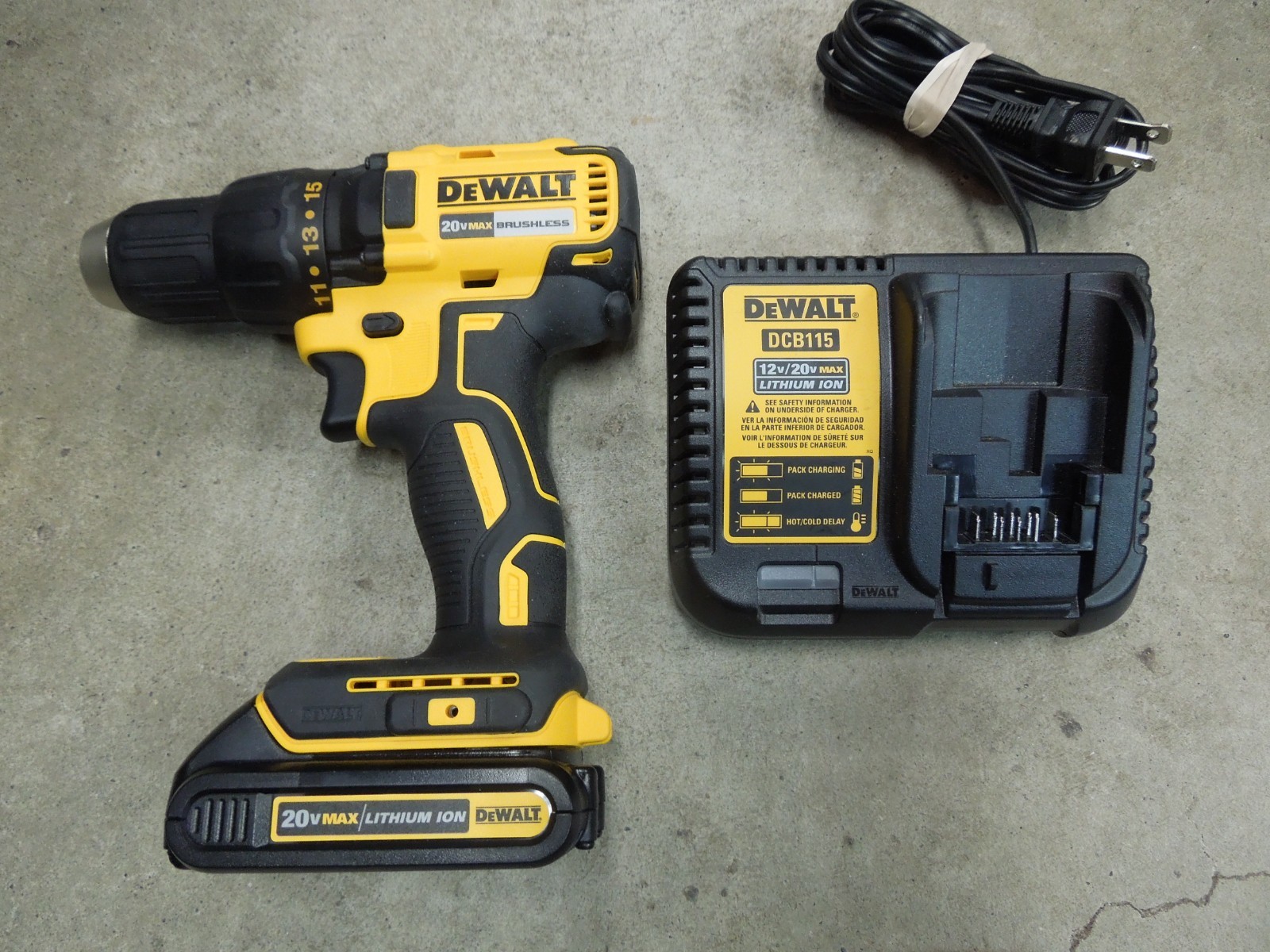 DEWALT DCD777 20V MAX Compact Brushless Drill / Driver Kit *NEW*
