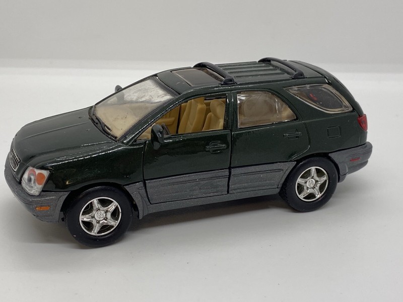 新品　箱入り　レクサス　RX300 1/24 新品 箱入り レクサス RX300 1/24