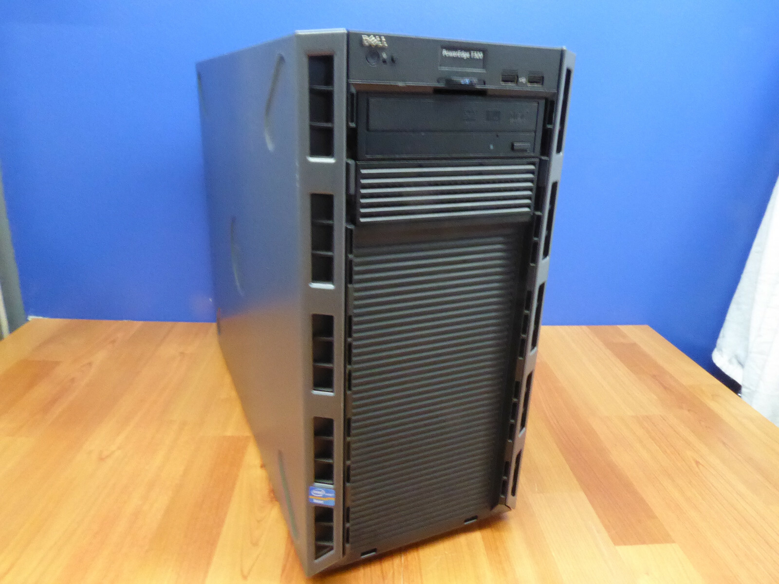 DELL POWEREDGE T320 XEON E5-2430L 2.0GHz 16GB PERC S110 4x DELL POWEREDGE T320 XEON E5-2430L 2.0GHz 16GB PERC S110 4x