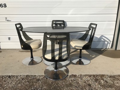 Mid Century Modernism Tulip Chair