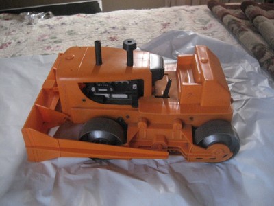 VINTAGE MID 20TH CENTURY ORANGE PLASTIC MARX GIANT TOY BULLDOZER