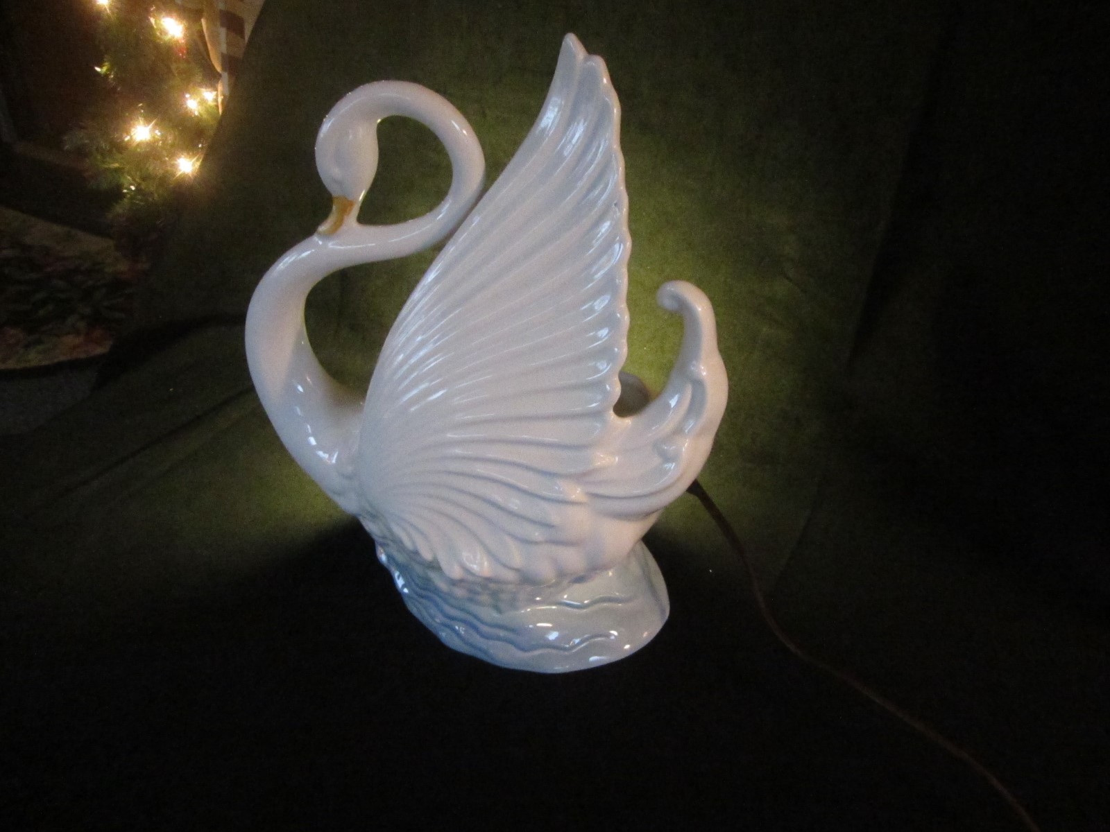 Retro 1950's Ceramic Swan TV Planter Lighted Table Top LAMP, 12
