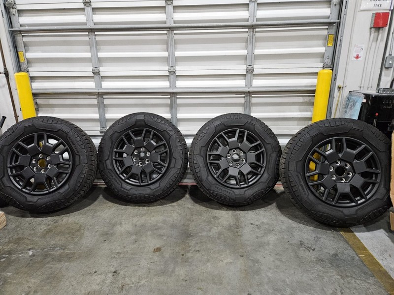 TESLA CYBER TRUCK - ORIG WHEELS TIRES RIMS OEM SET