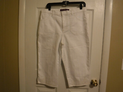Women's NWOT GLORIA VANDERBILT White Embroidered Leg Capri Jeans Pants Sz 12