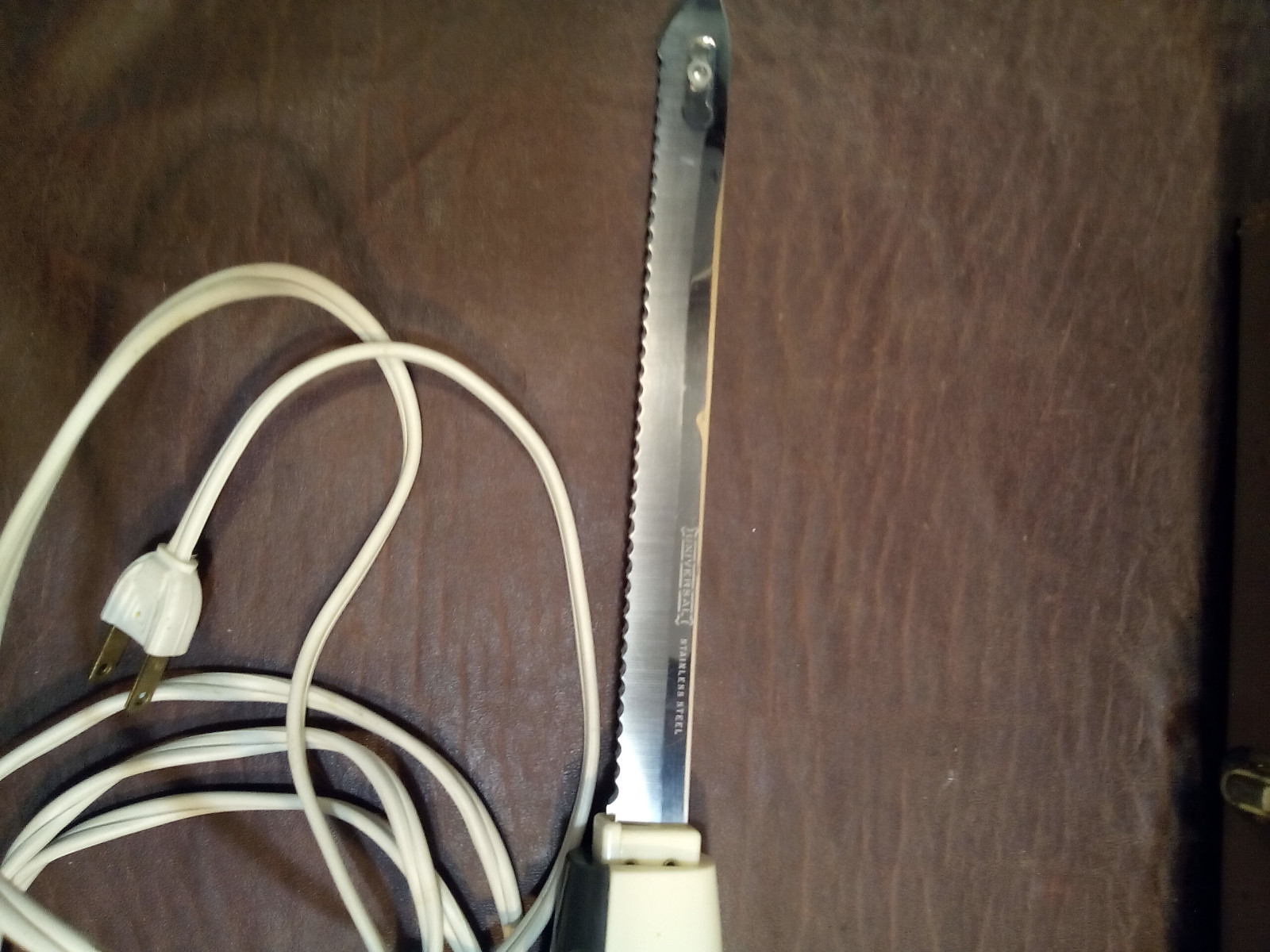 VINTAGE UNIVERSAL ELECTRIC CARVING KNIFE, MODEL#1502 WITH CASE