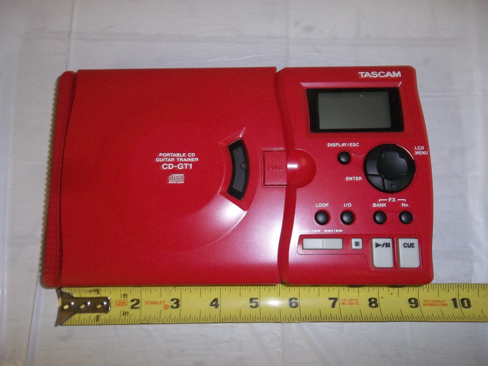 TASCAM CD-GT1 PORTABLE GUITAR TRAINER w/ TASCAM PS-PS5 AC ADAPTOR