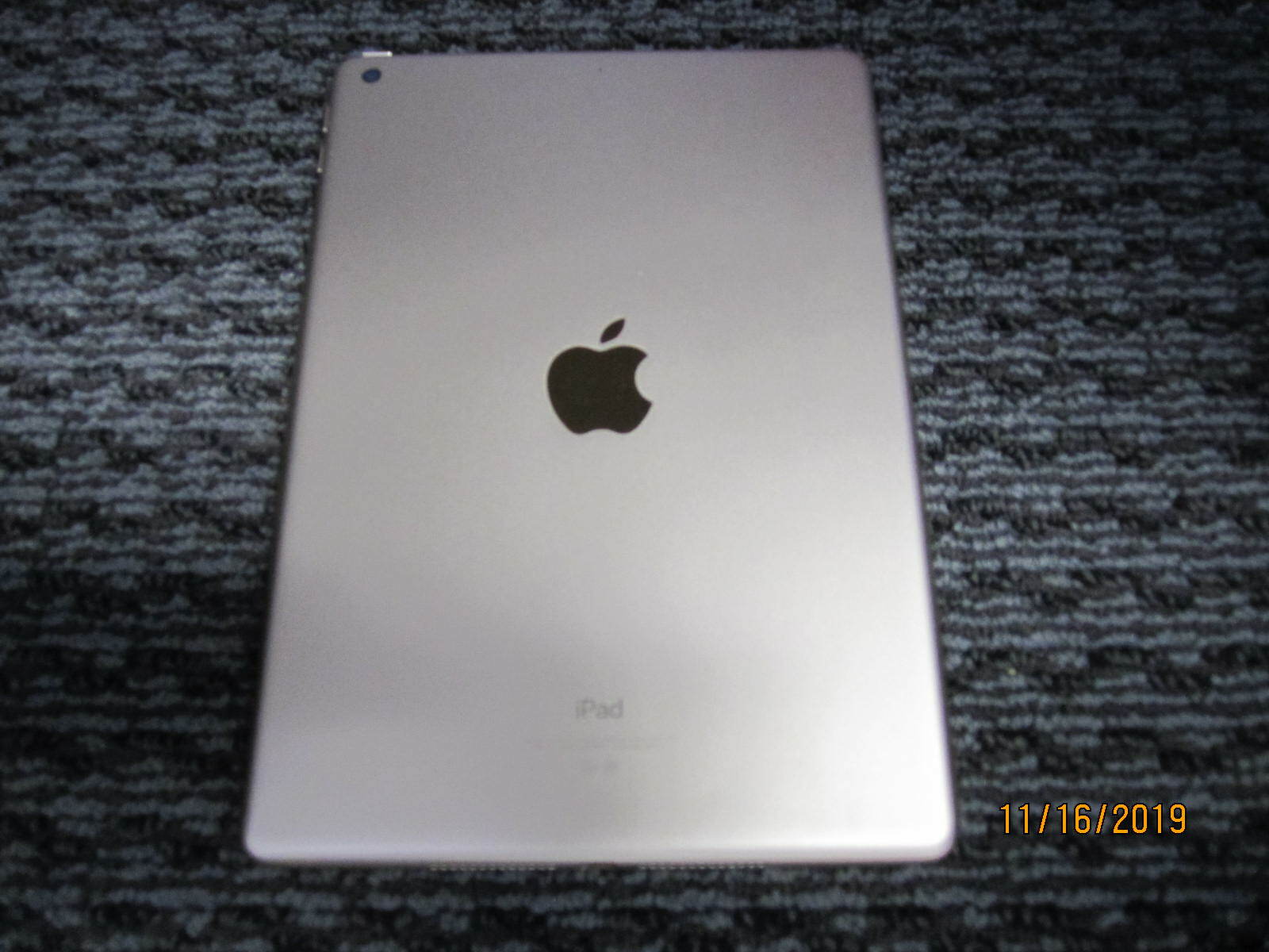 Apple iPad 6th Gen, Wi-Fi, 9.7in - 32GB 128GB - Gray Silver