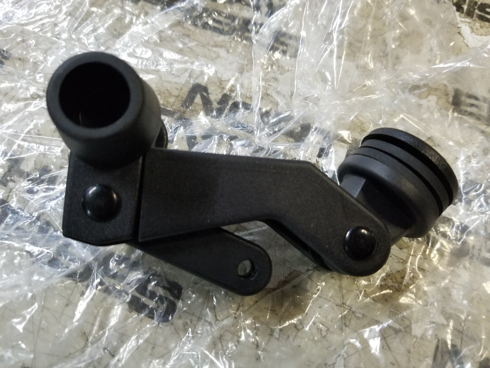 OEM CATERPILLAR 8Y-8294 8Y8294 Glass Bond Window Latch 773F D10R 772 775F - Picture 2 of 5