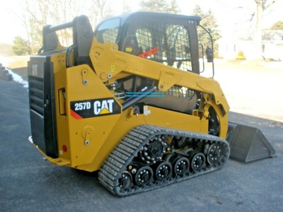 2015 CATERPILLAR 257D TRACKLOADER; CAB w/ HEAT & AC; ONLY 62 HOURS