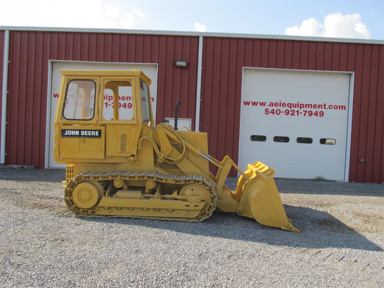 1992 DEERE 555G CRAWLER LOADER FULL CAB W/ HEAT 50% BOTTOM RUNS AND WORKS GREAT