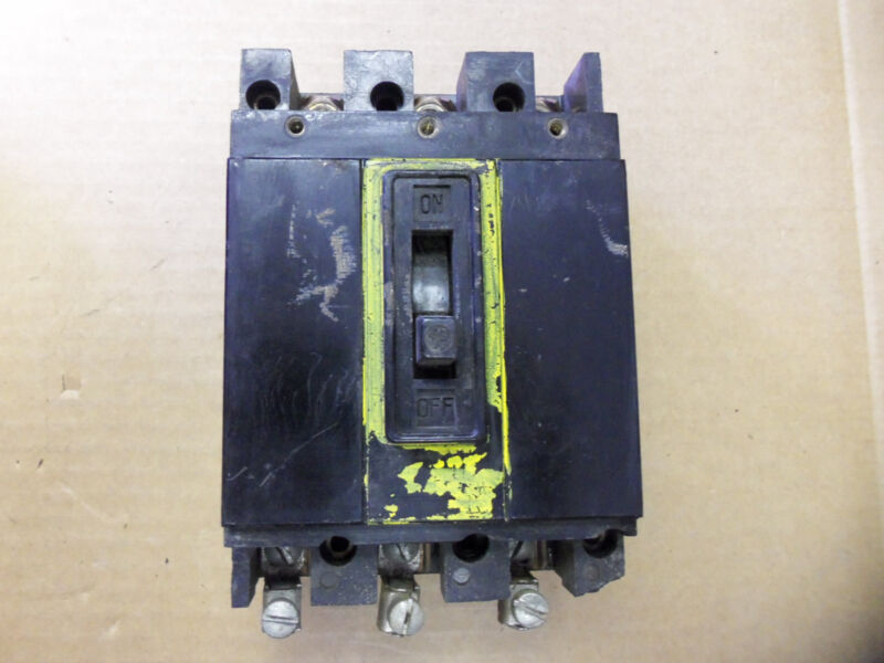 GE TRUMBULL ELECTRIC AT32030 250 VAC 30 A 3 Pole CIRCUIT BREAKER Flawed