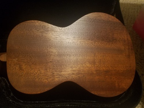 BEAUTIFUL MARTIN S-O UKULELE + Violin style case