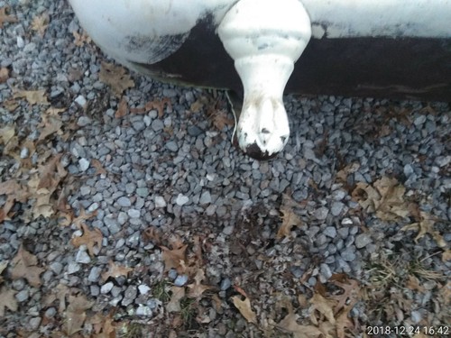 Unique ANTIQUE white CAST IRON CLAW FOOT BATH TUB-local pickup only