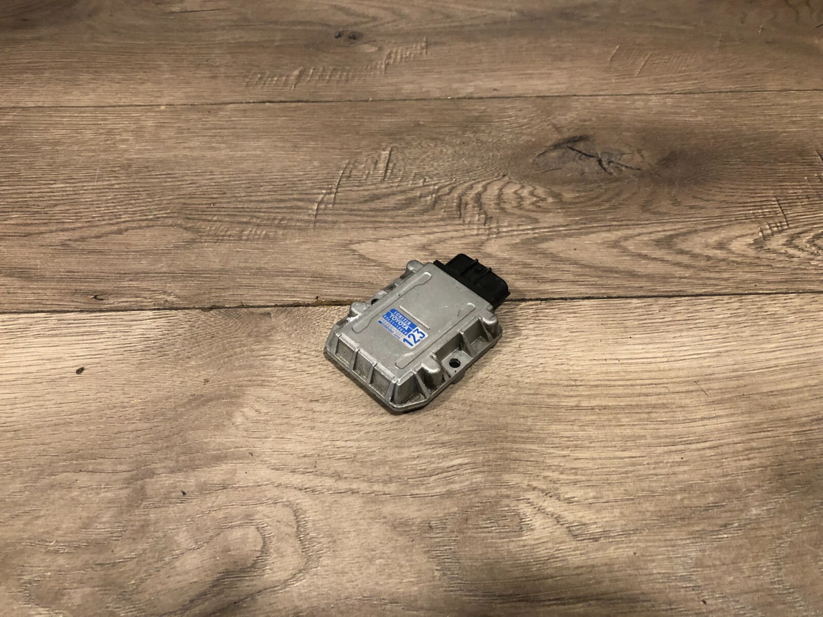 TOYOTA LEXUS IGNITER IGNITION CONTROL MODULE COMPUTER OEM 8962112010の