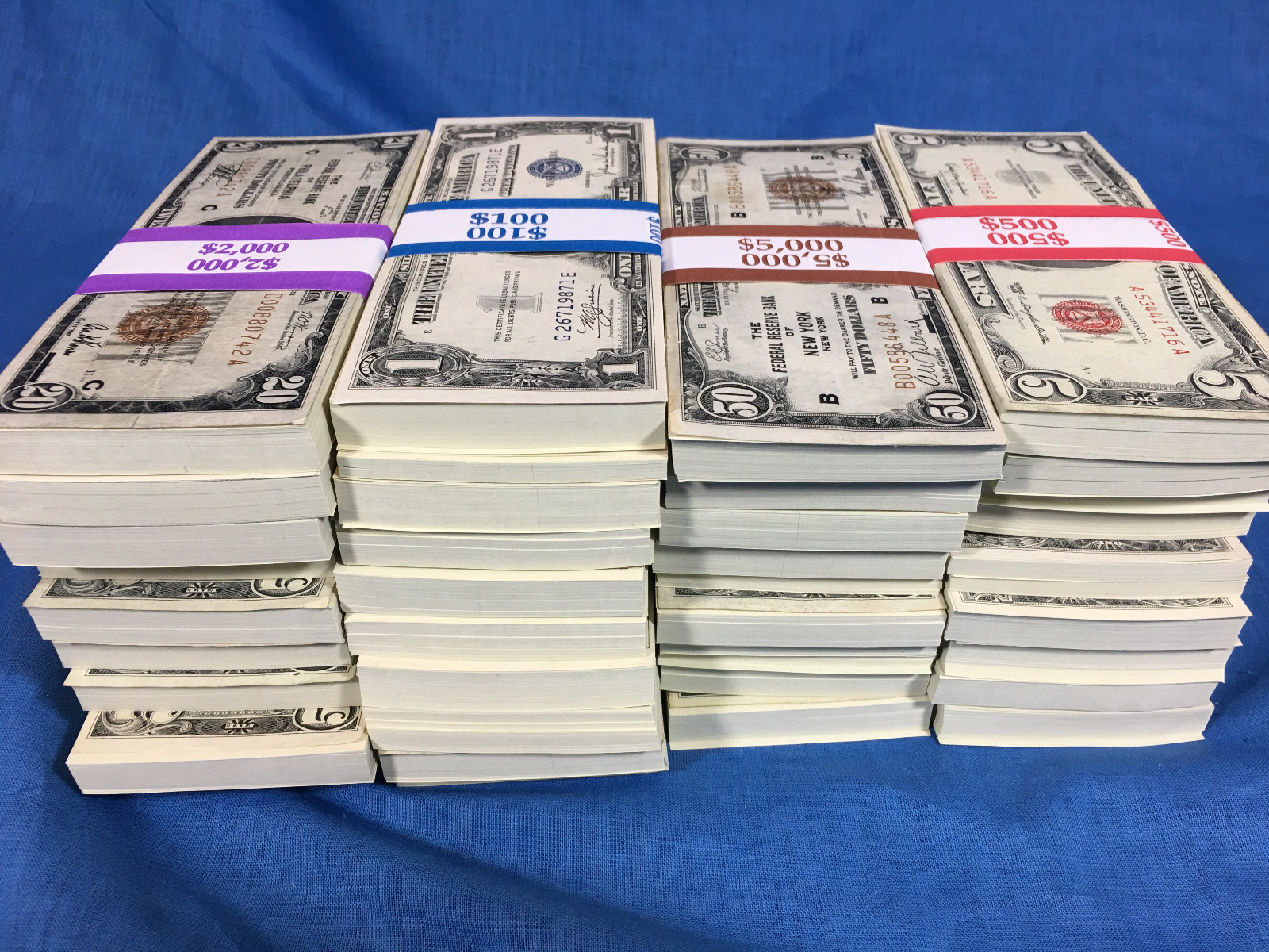 50 долларов для печати. пачки денег евро. бумажки для денег. кошелек из картона. пачка 100 рублевых купюр.