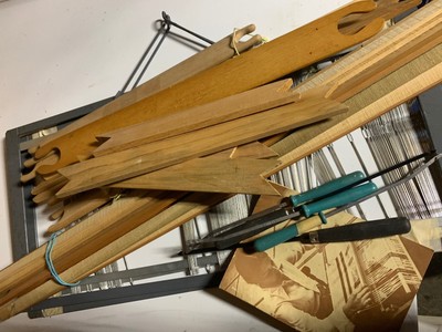 Structo Artcraft Table Top Wooden Weaving Loom all pieces Reed Beater Tools
