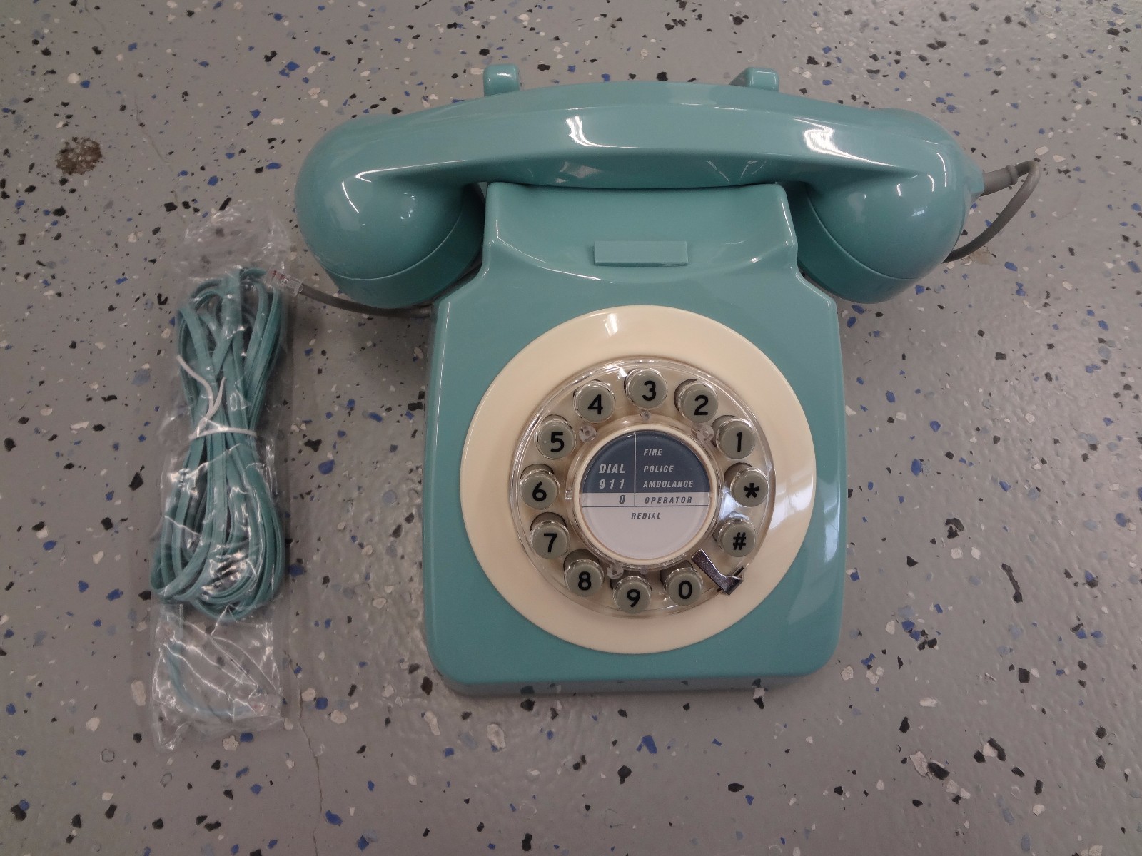 Wild Wolf 746 Phone 1960's Design Classic French Blue (C32)