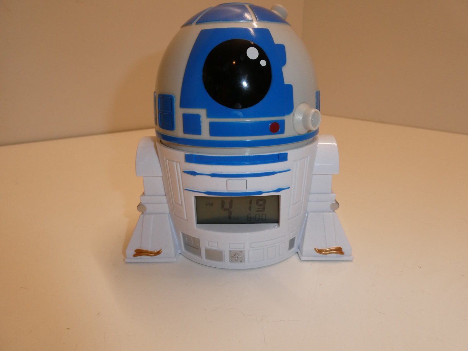 ディズニーSTAR WARS/R2-D2/ACTION ALARM CLOCK/ Star Wars - R2-D2 Action Alarm Clock - YouTube