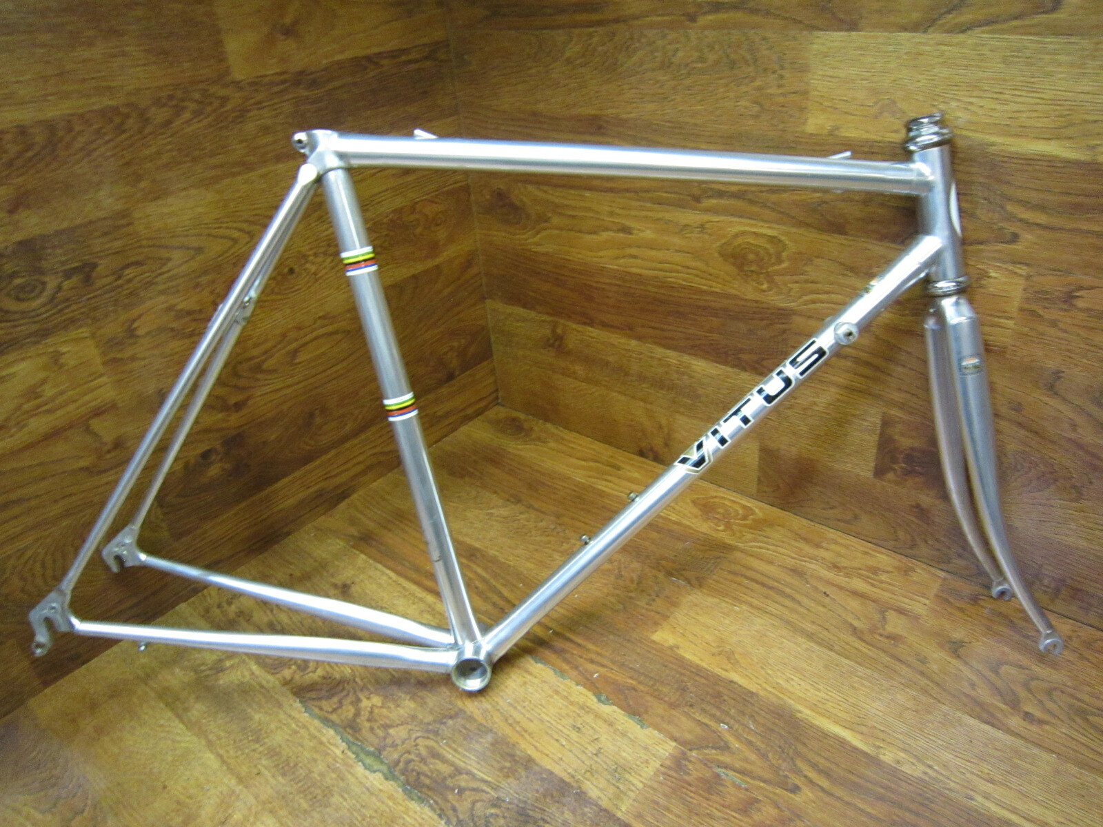 VINTAGE VITUS 979 LUGGED DURALINOX ALLOY ROAD BIKE FRAME SET VINTAGE VITUS 979 LUGGED DURALINOX ALLOY ROAD BIKE FRAME SET