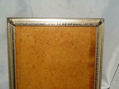 PRE-OWNED ORNATE SILVER TONE METAL TABLE TOP PICTURE FRAME