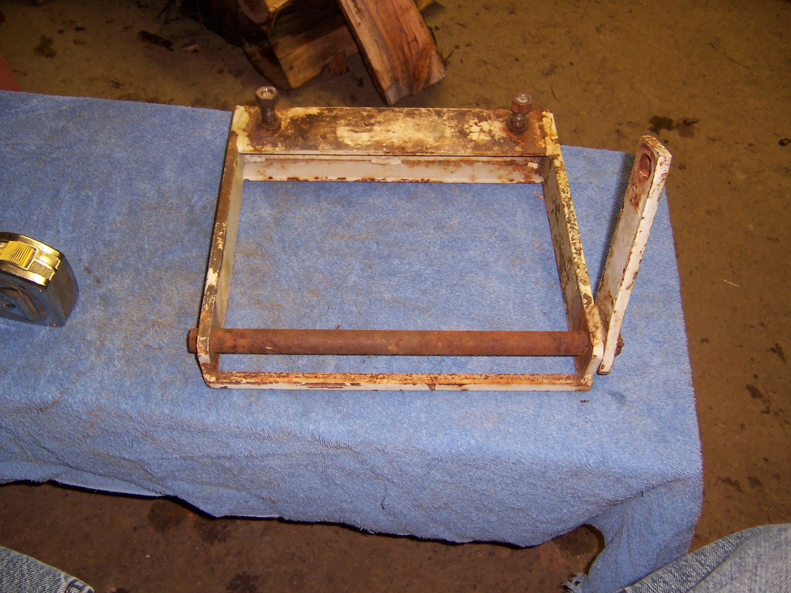 CUB CADET SNOW THROWER LIFT (BASE) CC42