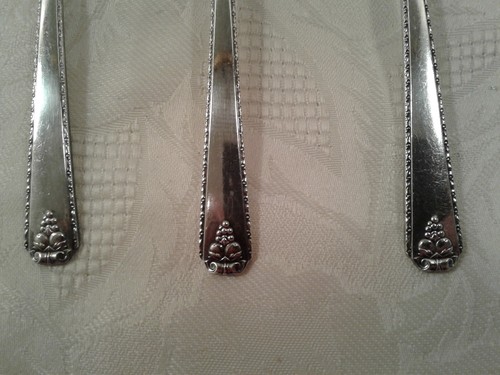 1945 Prestige Plate-Silverplate BORDEAUX Round Cream Soup Spoon 6-1/8