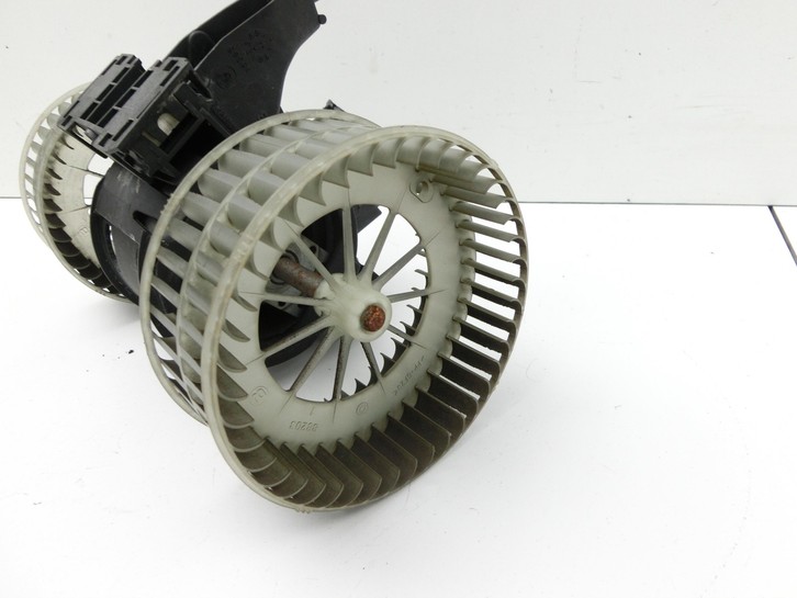 BMW E60 525i LCI 07-10 Gebläsemotor Lüftermotor Heizungsgebläse BMW E60 525i LCI 07-10 06.10.2008 6933910... Vorschau 3
