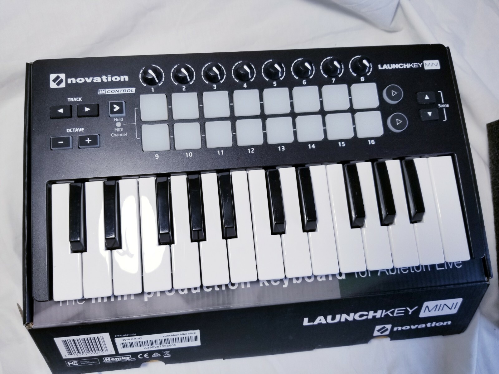 Novation Launchkey Mini MK2 25 Key USB Keyboard Controller w/ Box