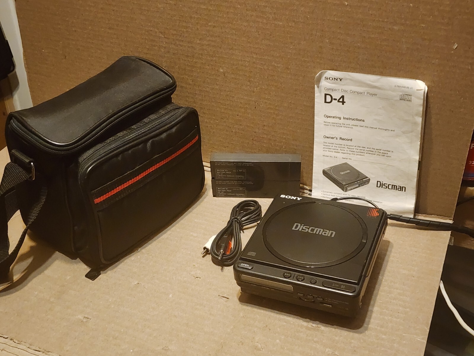 （希少）SONY Discman D-100 .BP-100 Sony Discman D-100 White Portable CD Player