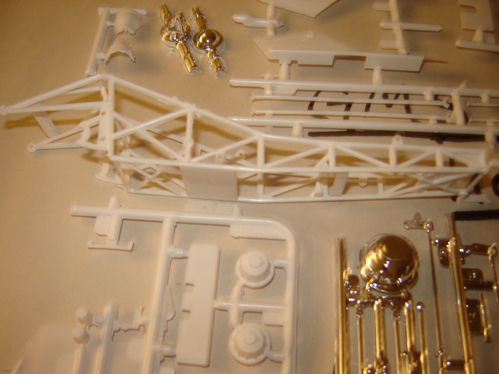 MODEL KIT LOT/PARTS CHASSIS COCKPIT FRAME SUSPENSION FUNNY CAR 1/25 Scale