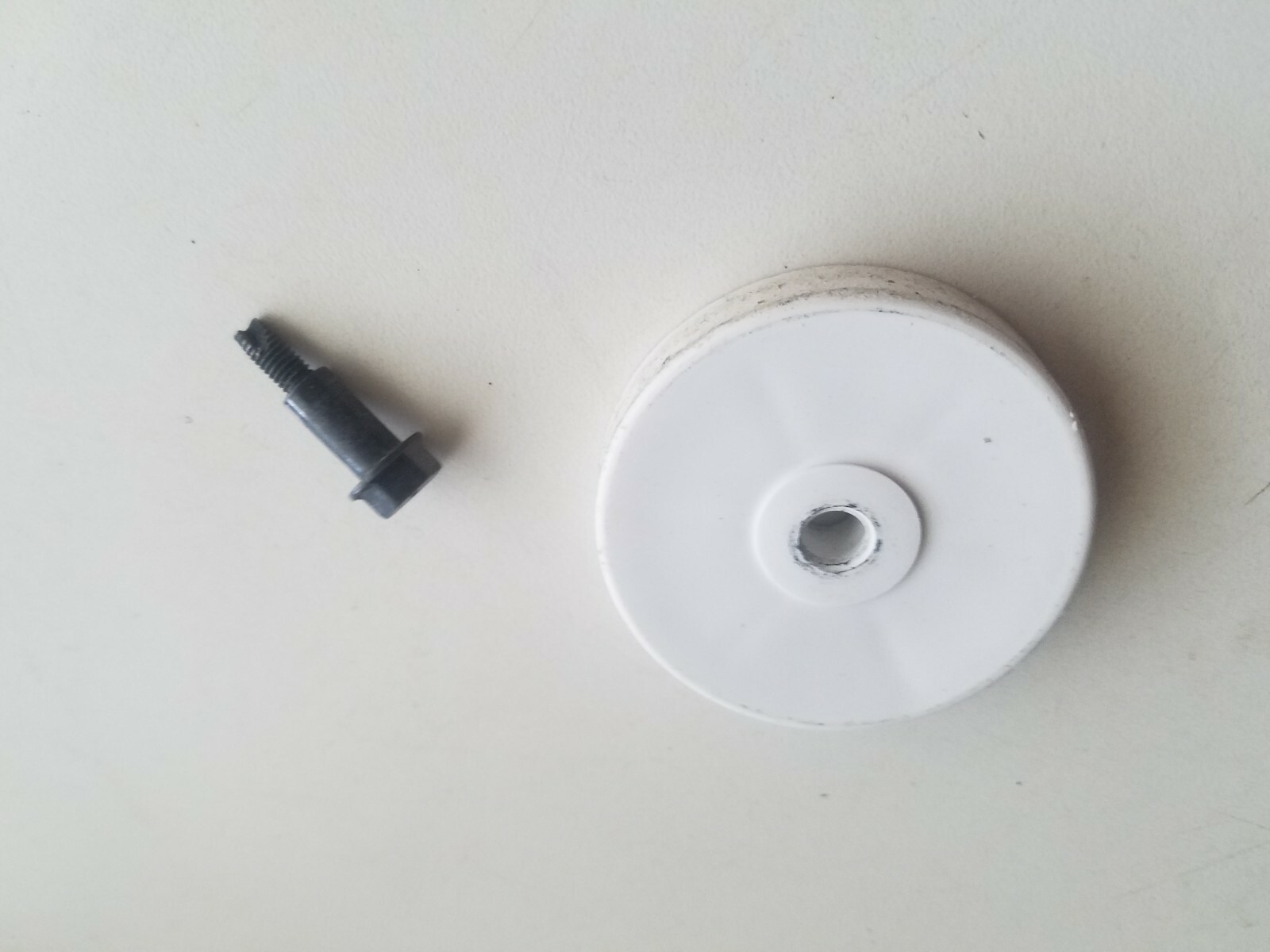 Genuine Whirlpool DU920PFGQ2 Wheel Leg WP302819 with Screw