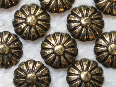 100 Daisy Head Antique Brass Finish Decorative Upholstery Tacks 7/16