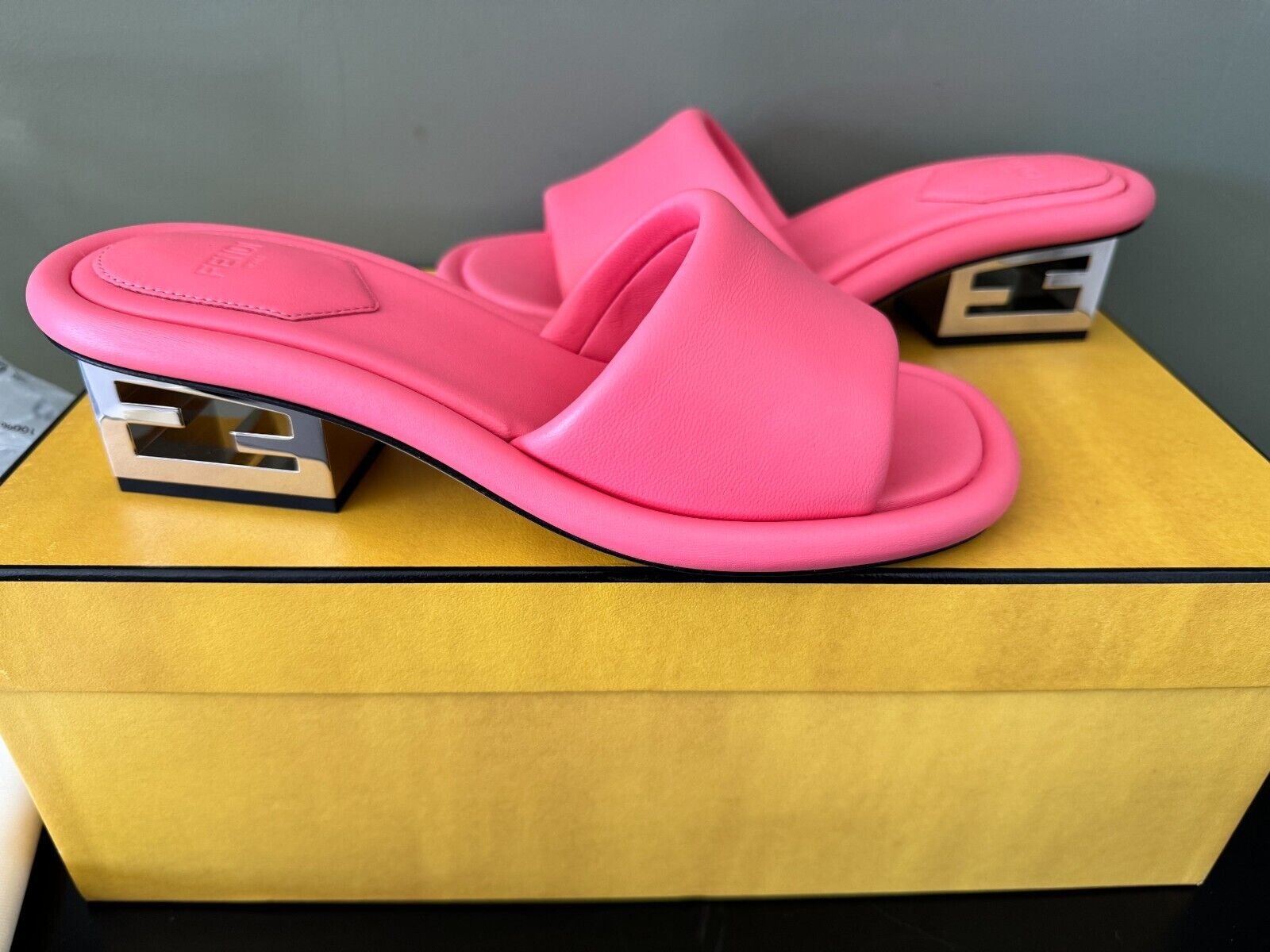 NEW FENDI CUT BAGUETTE SLIDE SANDAL IN PINK SIZE 5 OPEN TOE LOGO | eBay UK