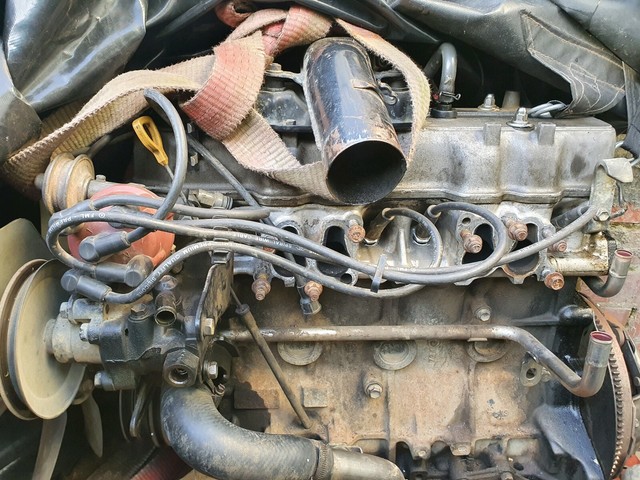 Toyota hilux complete 22r | Engine, Engine Parts & Transmission