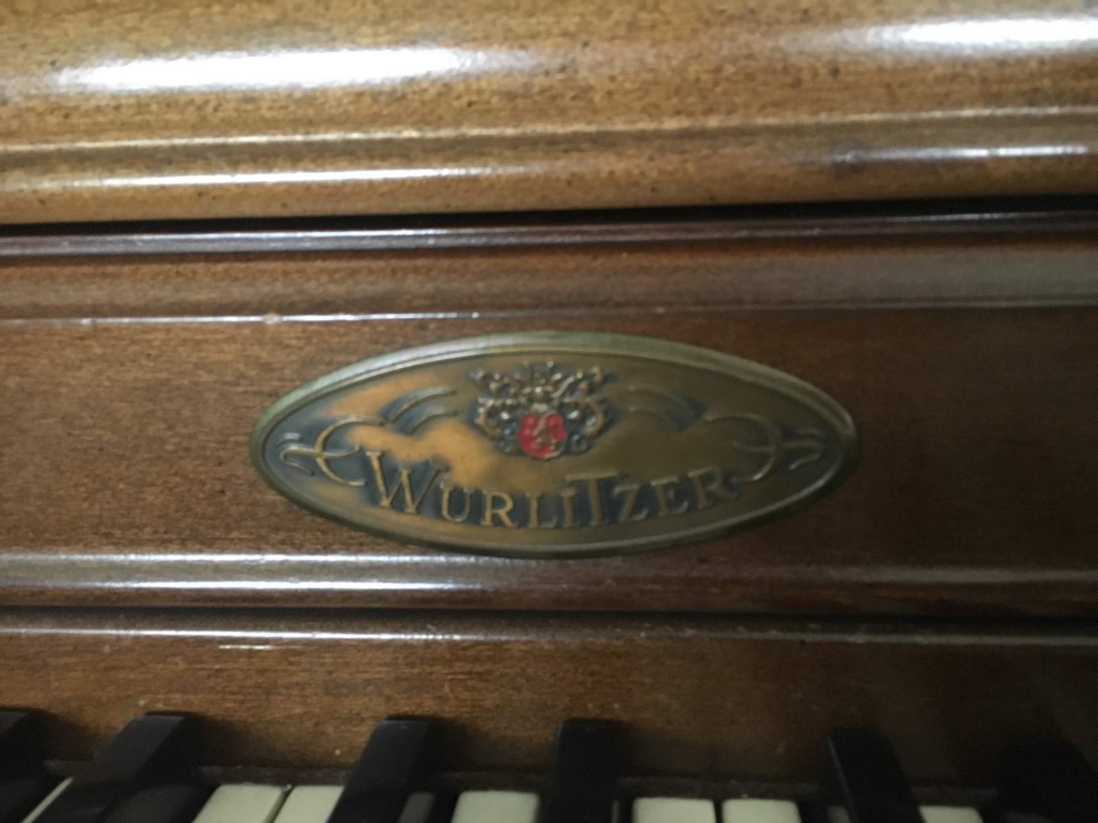 WURLITZER CONSOLE PIANO model 2725 with Bench (LOCAL PICKUP ONLY) PRICED TO SELL