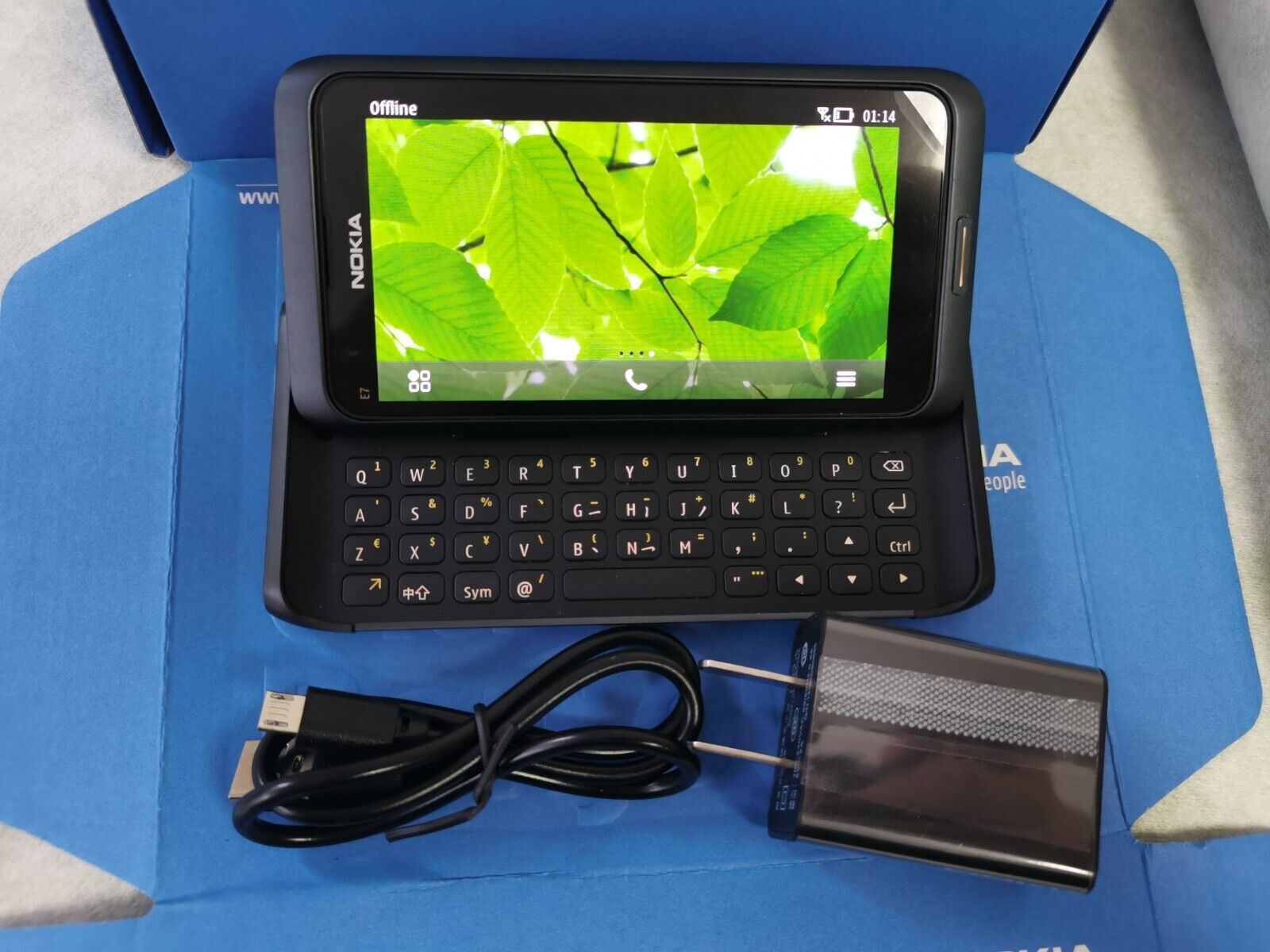 Unlocked Nokia E7 E7-00 Touch Screen Slide Keyboard 16GB 3G