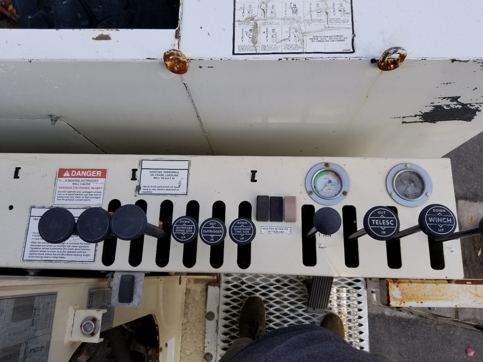 437B National Crane, 37' boom, 20,000 lbs, Great working condition