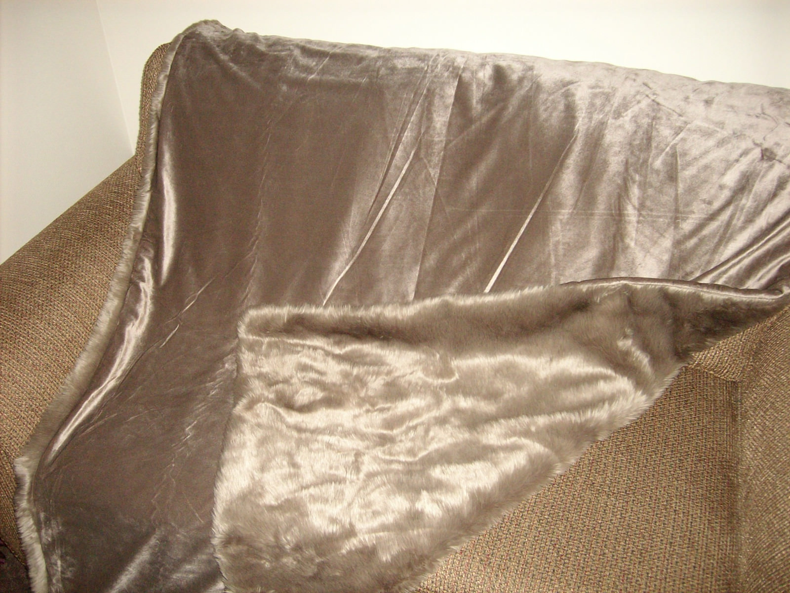 THRESHOLD BROWN FAUX FUR VELVET LINED THROW BLANKET 50