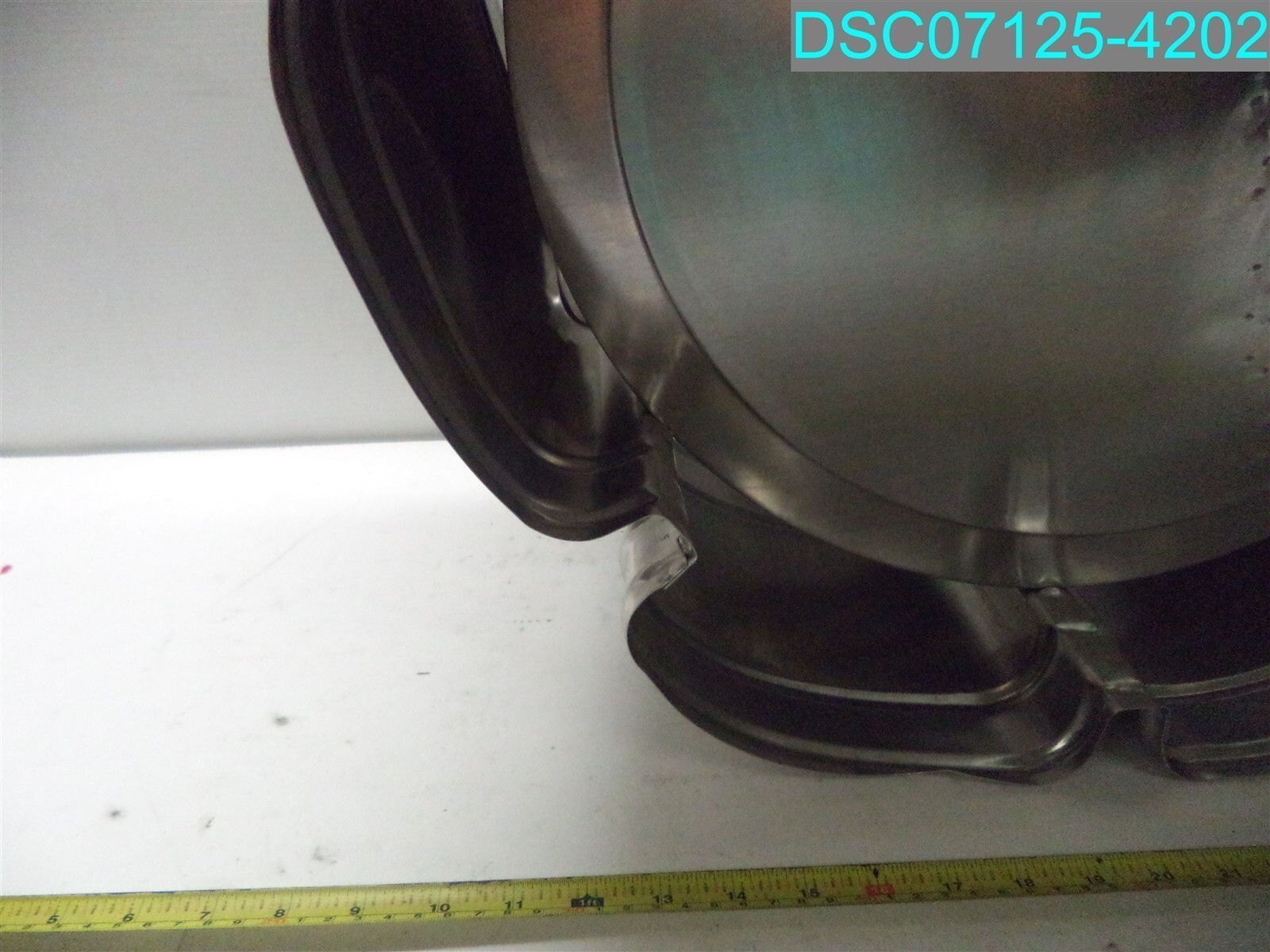 Damaged HART COOLEY 086096 14CU Type B-Gas Vent 699663005066