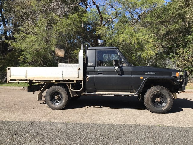 Toyota land cruiser 75