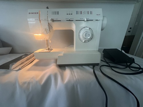 Singer Sewing Machine School Model 5830C W/ Foot Pedal