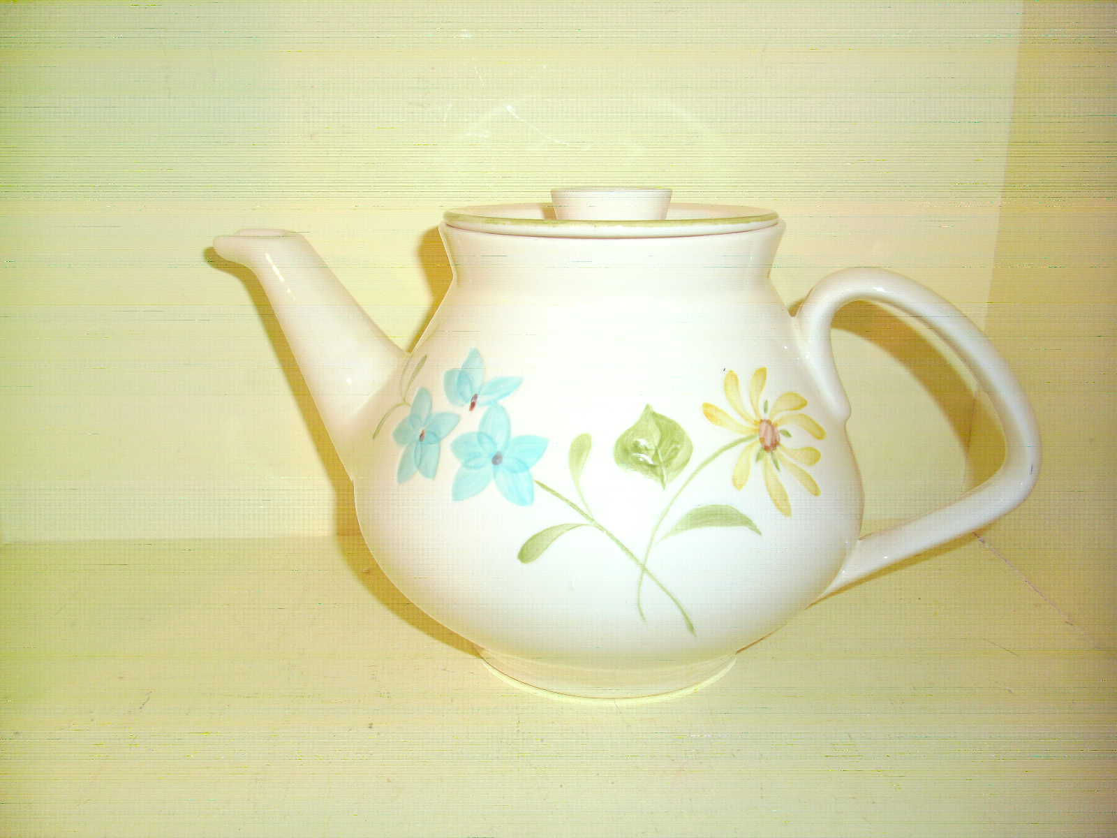 Vintage Franciscan Daisy pattern teapot tea pot USA Mark