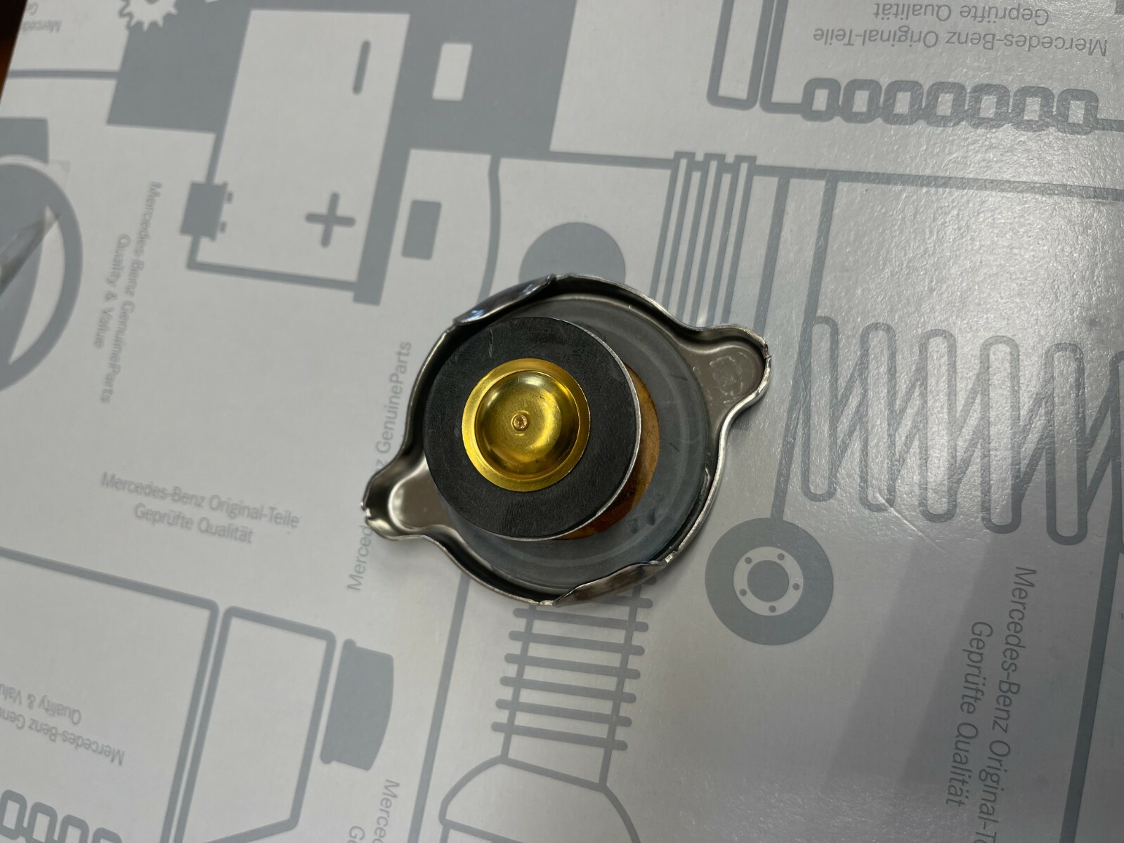 Genuine Mercedes Radiator Expansion Tank Cap W108 R107 W123 C124 C126 R107 560SL