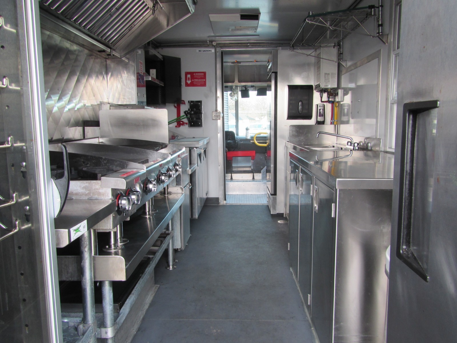 2018 FORD F59 16' 6.8 V10 GAS DETROIT CUSTOM COACH FOOD TRUCK ONLY 9K MILES!