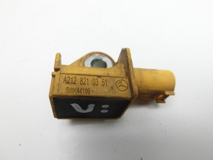 Mercedes E350 A207 10-13 Sensor Airbag Crashsensor Airbagsensor Vorne Mitte Mercedes E350 A207 10-13 17.03.2010... Vorschau 2
