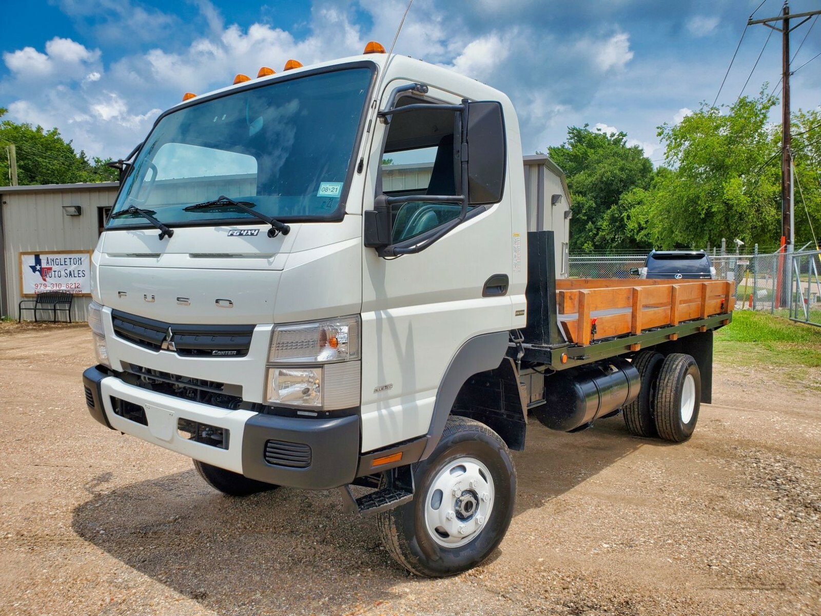 2012 Mitsubishi Fuso 4x4  32k Miles Turbo Diesel Flatbed 